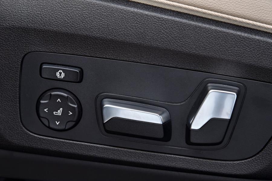Детали интерьера BMW X3 xDrive30d xLine (G01) 2017 года  (WW) (фото 140 из 178)